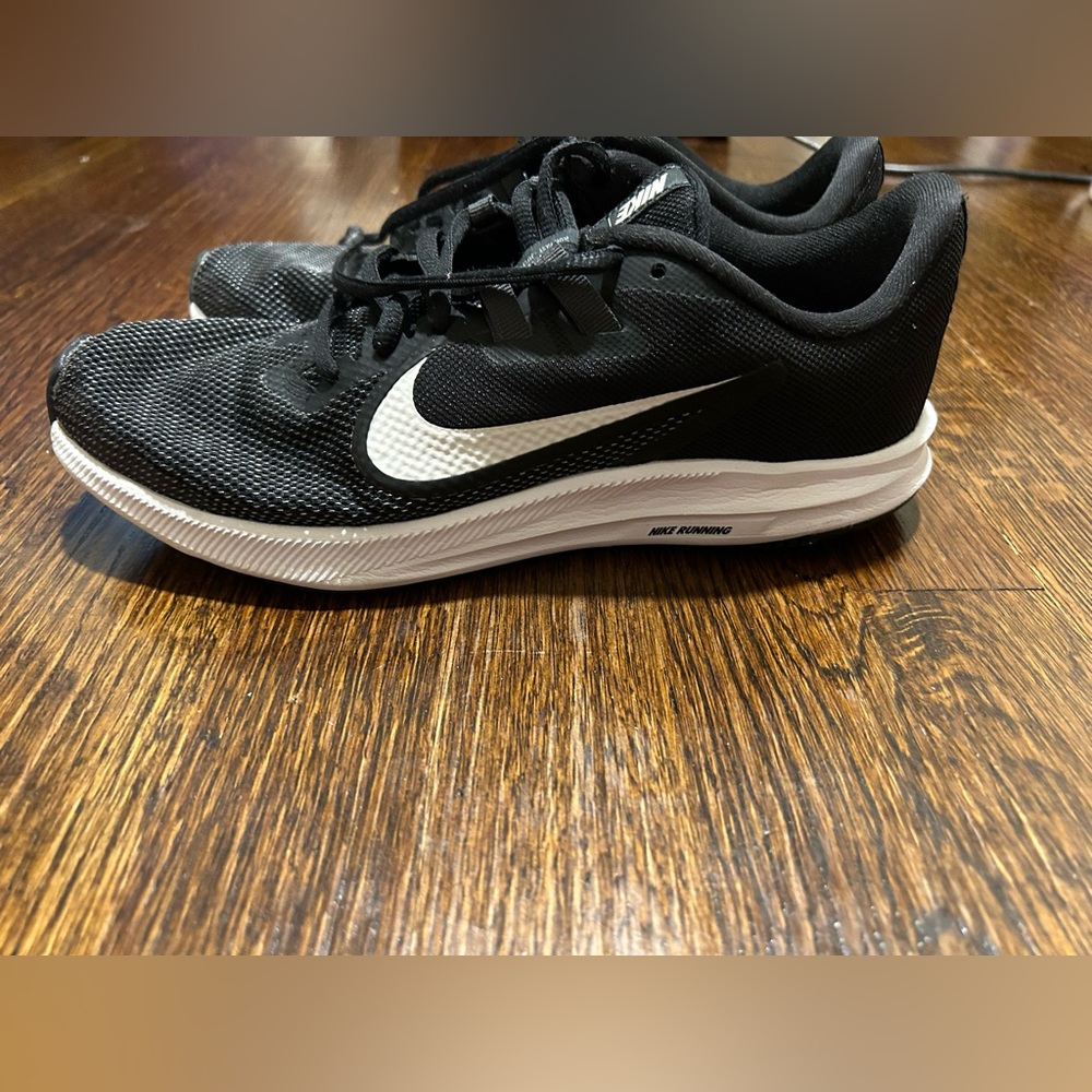 Women’s Nike Shoes size 8.5
